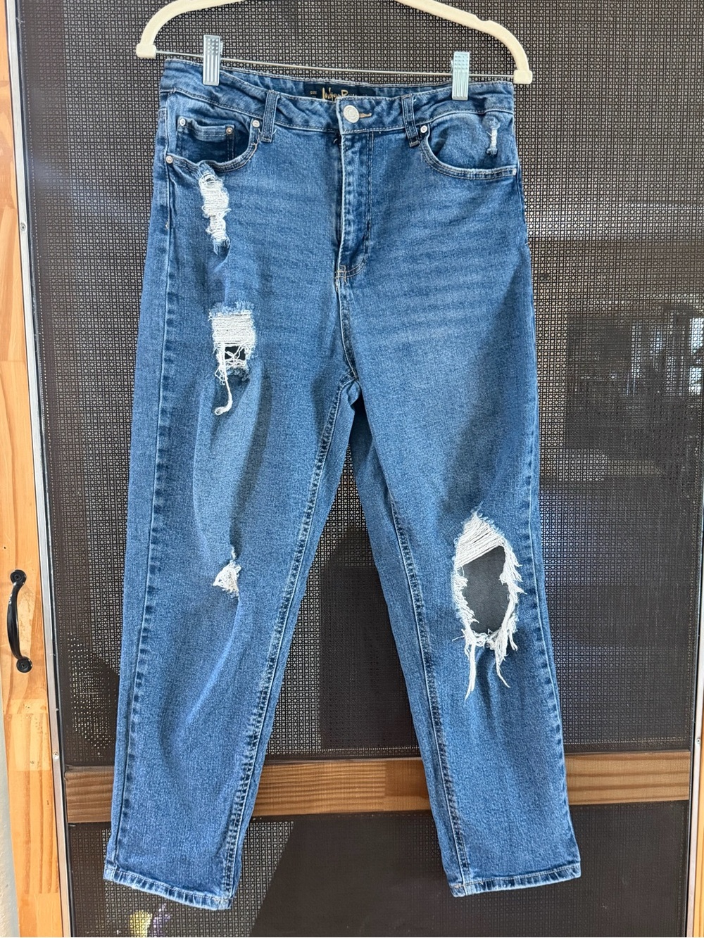 Classic Distressed Women’s Jeans - Blue by
